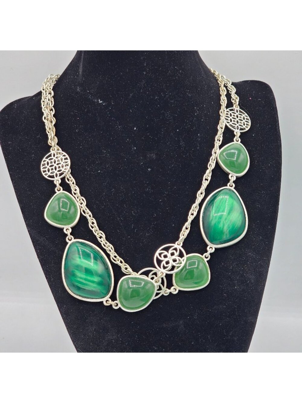 (42) Bill Blass Iridescent Green Multi-Stone Necklace Long Silver-tone Chain 34